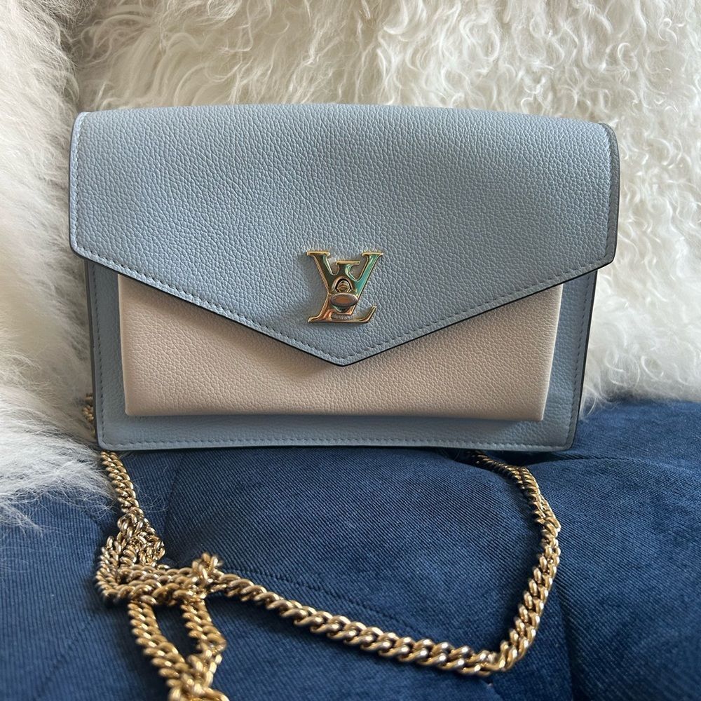 Louis Vuitton
Mylockme Chain Pochette
